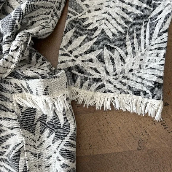 Boho Robe or Cover-Up Size Small NWT - Picture 5 of 7